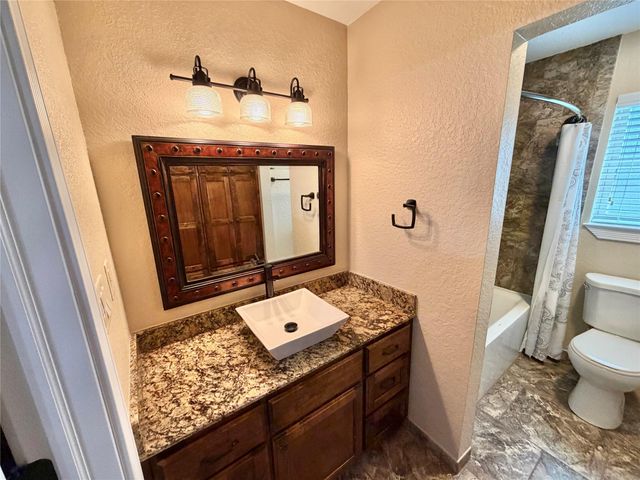 6214 1st Street, Danbury, TX 77534