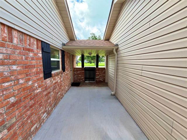 6214 1st Street, Danbury, TX 77534