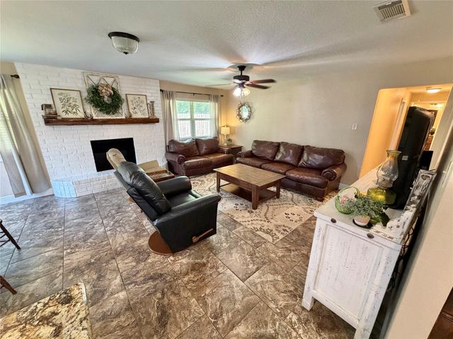 6214 1st Street, Danbury, TX 77534