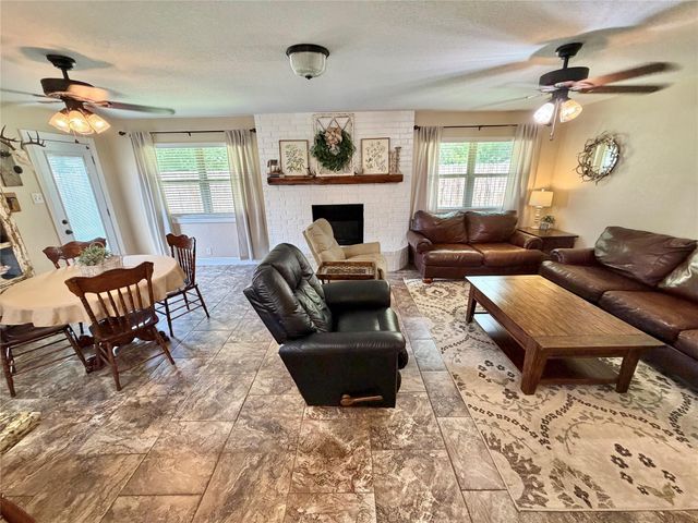6214 1st Street, Danbury, TX 77534