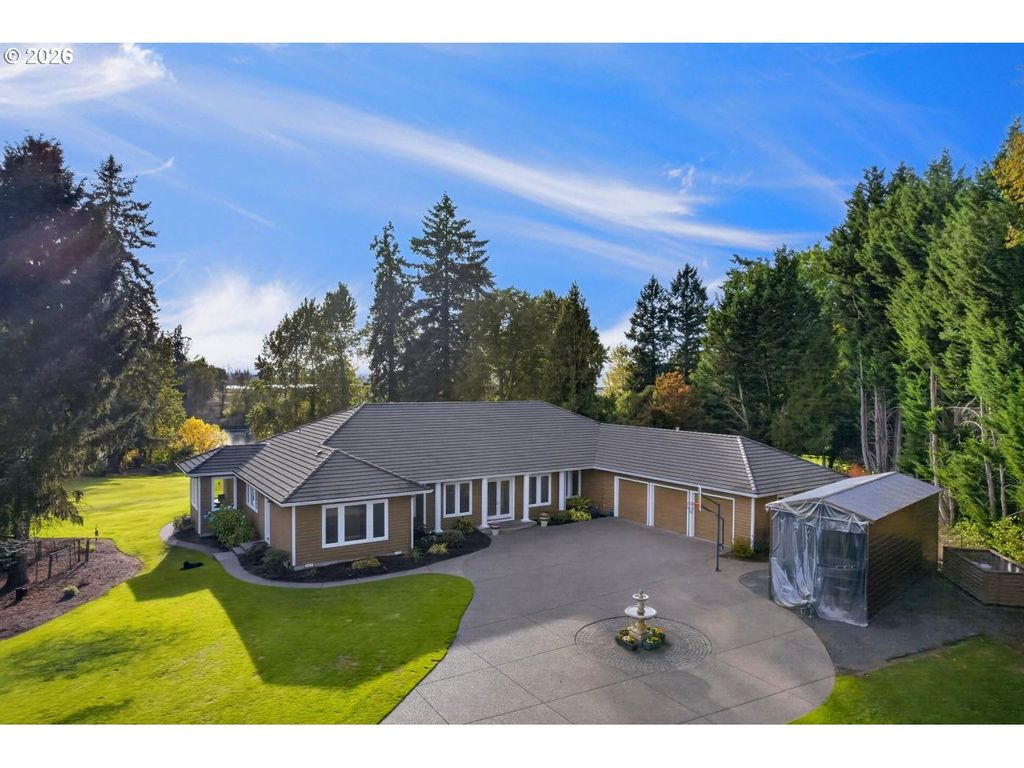 Image 1 of property listing at 7500 Ne DOG RIDGE Rd, Newberg, OR 97132