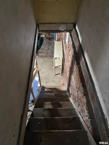 735 W DOUGLAS Avenue, Jacksonville, IL 62650