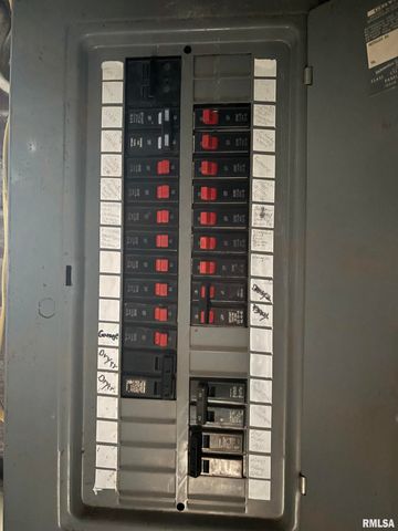 735 W DOUGLAS Avenue, Jacksonville, IL 62650