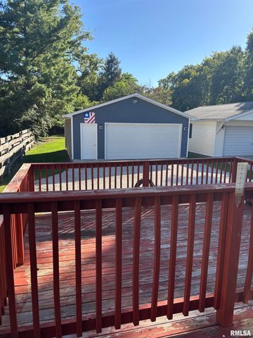 735 W DOUGLAS Avenue, Jacksonville, IL 62650