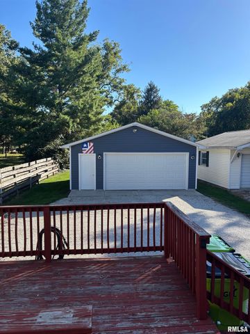 735 W DOUGLAS Avenue, Jacksonville, IL 62650