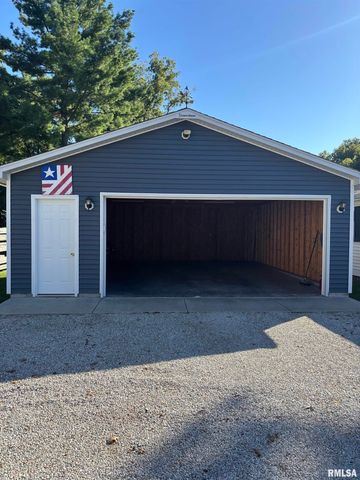 735 W DOUGLAS Avenue, Jacksonville, IL 62650