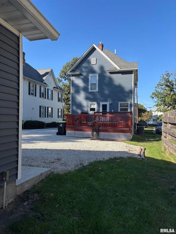 735 W DOUGLAS Avenue, Jacksonville, IL 62650