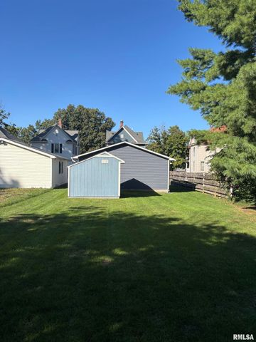 735 W DOUGLAS Avenue, Jacksonville, IL 62650