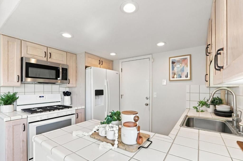 Image 7 of property listing at 2329 Villa Place, Santa Clara, CA 95054