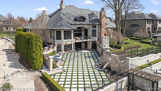 18939 Bella Vista Court, Northville, MI 48168