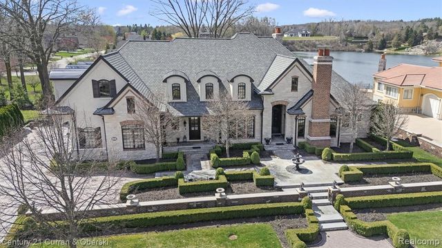 18939 Bella Vista Court, Northville, MI 48168