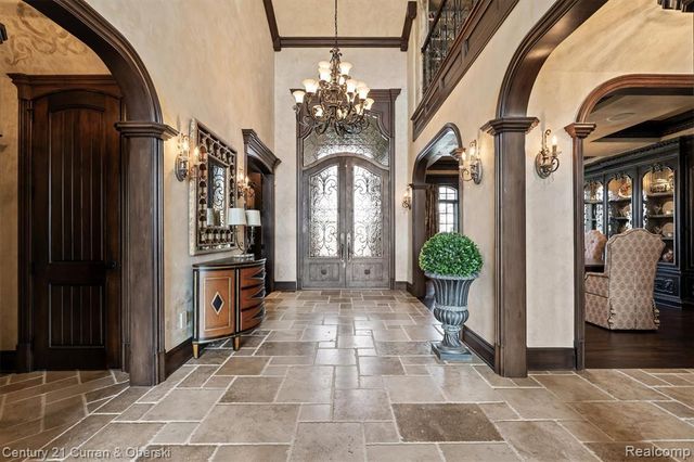 18939 Bella Vista Court, Northville, MI 48168