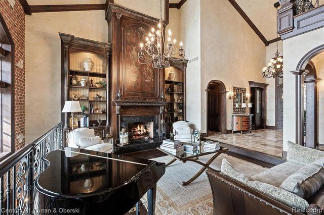18939 Bella Vista Court, Northville, MI 48168