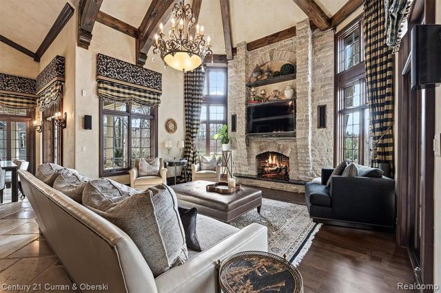 18939 Bella Vista Court, Northville, MI 48168