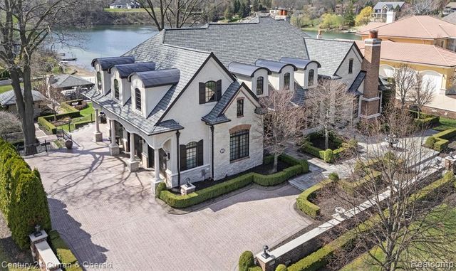 18939 Bella Vista Court, Northville, MI 48168