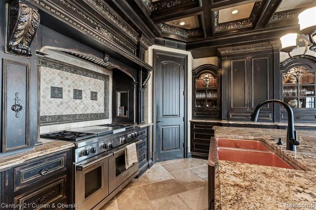 18939 Bella Vista Court, Northville, MI 48168