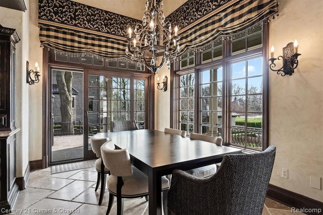 18939 Bella Vista Court, Northville, MI 48168