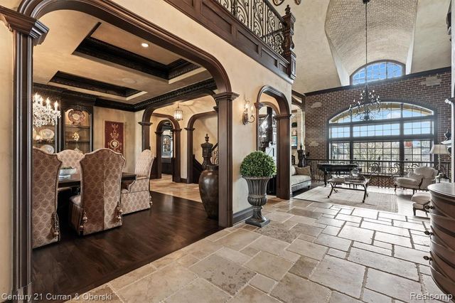 18939 Bella Vista Court, Northville, MI 48168