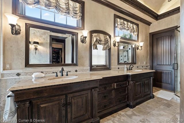 18939 Bella Vista Court, Northville, MI 48168