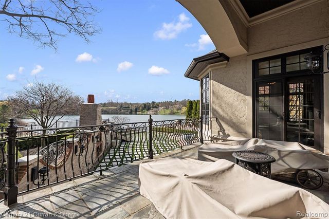18939 Bella Vista Court, Northville, MI 48168