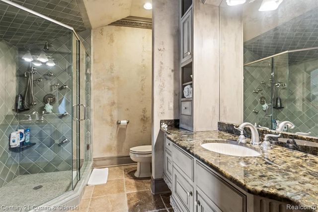 18939 Bella Vista Court, Northville, MI 48168