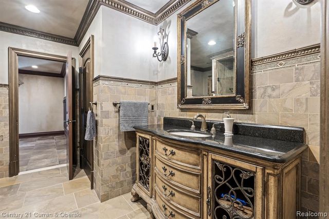 18939 Bella Vista Court, Northville, MI 48168