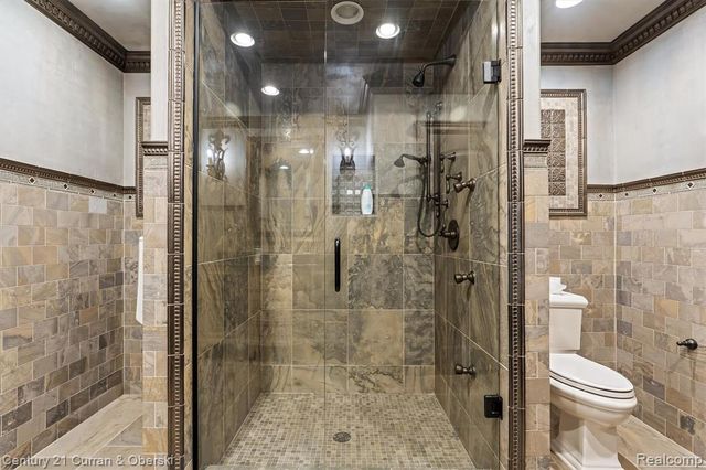 18939 Bella Vista Court, Northville, MI 48168