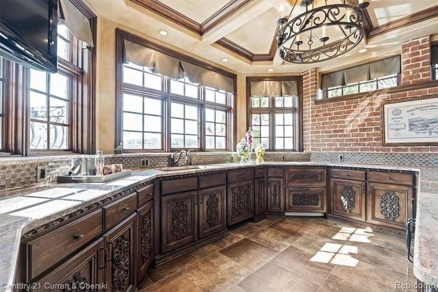 18939 Bella Vista Court, Northville, MI 48168