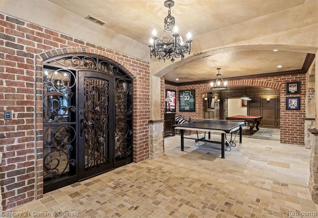 18939 Bella Vista Court, Northville, MI 48168