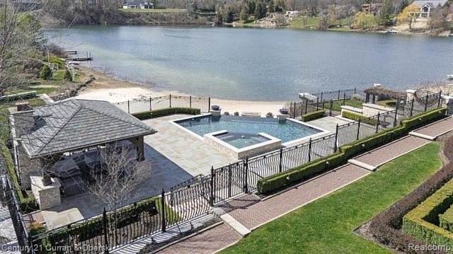 18939 Bella Vista Court, Northville, MI 48168