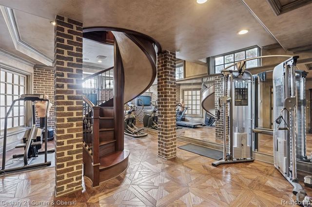 18939 Bella Vista Court, Northville, MI 48168