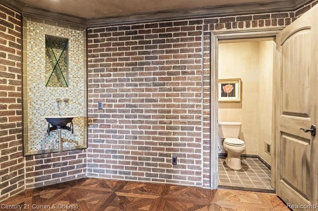 18939 Bella Vista Court, Northville, MI 48168