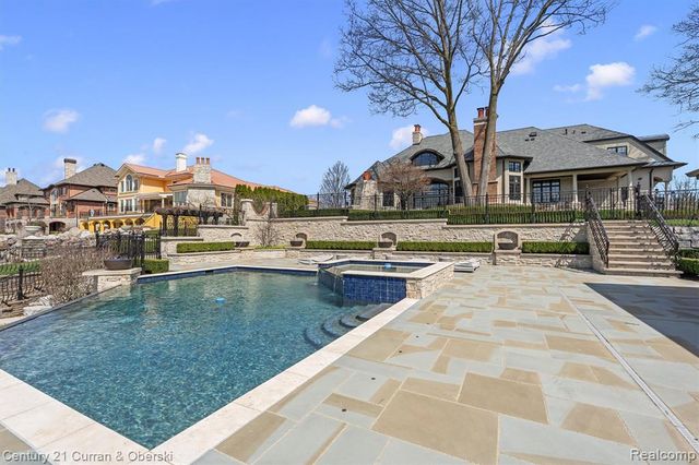 18939 Bella Vista Court, Northville, MI 48168