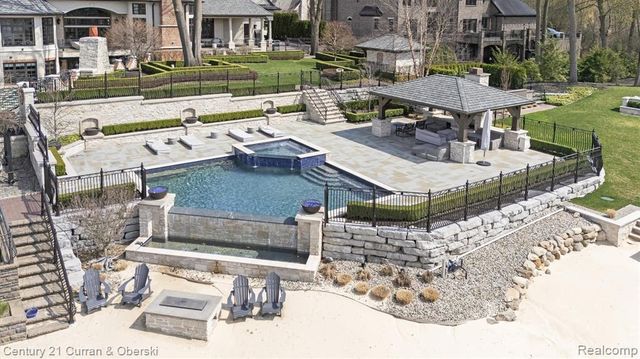 18939 Bella Vista Court, Northville, MI 48168