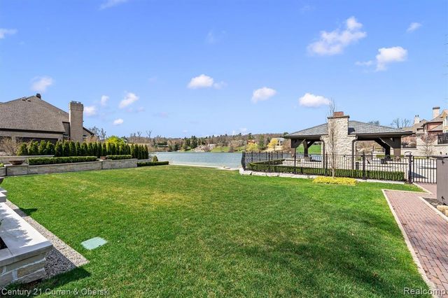 18939 Bella Vista Court, Northville, MI 48168