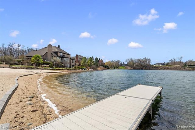 18939 Bella Vista Court, Northville, MI 48168