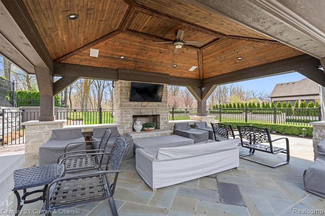18939 Bella Vista Court, Northville, MI 48168