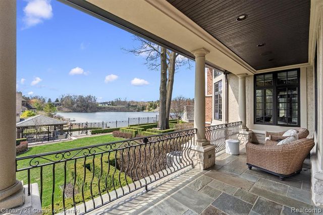 18939 Bella Vista Court, Northville, MI 48168