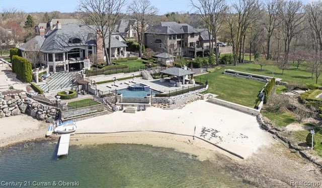 18939 Bella Vista Court, Northville, MI 48168