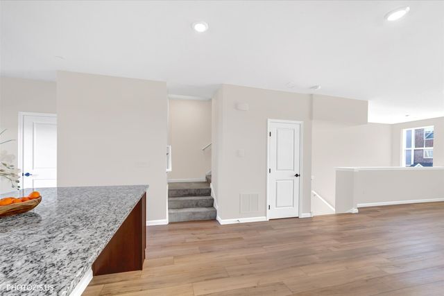 212 Mountain Interval Road 06325, Schaumburg, IL 60193