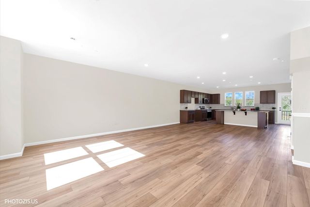 212 Mountain Interval Road 06325, Schaumburg, IL 60193