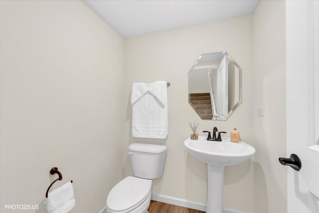 212 Mountain Interval Road 06325, Schaumburg, IL 60193