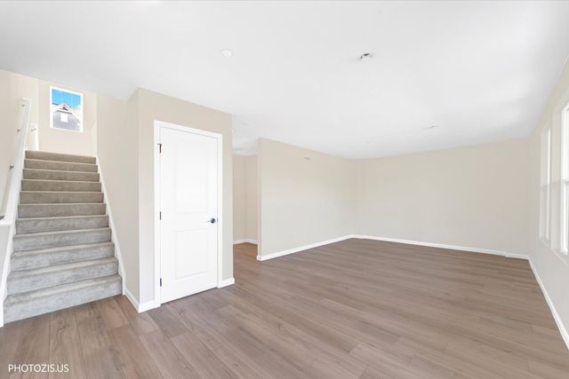 212 Mountain Interval Road 06325, Schaumburg, IL 60193