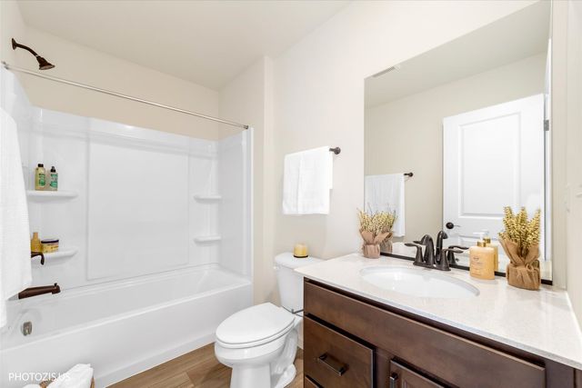 212 Mountain Interval Road 06325, Schaumburg, IL 60193