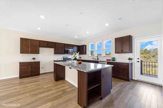 212 Mountain Interval Road 06325, Schaumburg, IL 60193
