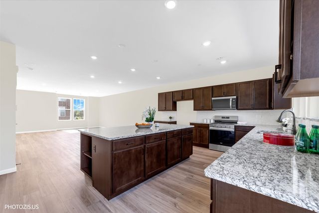 212 Mountain Interval Road 06325, Schaumburg, IL 60193