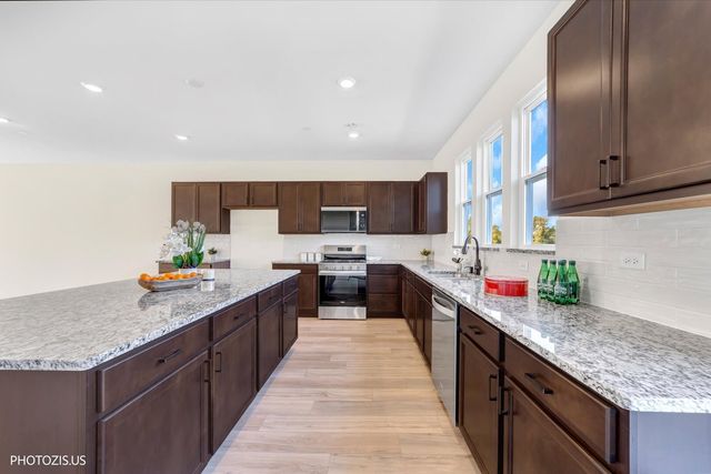 212 Mountain Interval Road 06325, Schaumburg, IL 60193