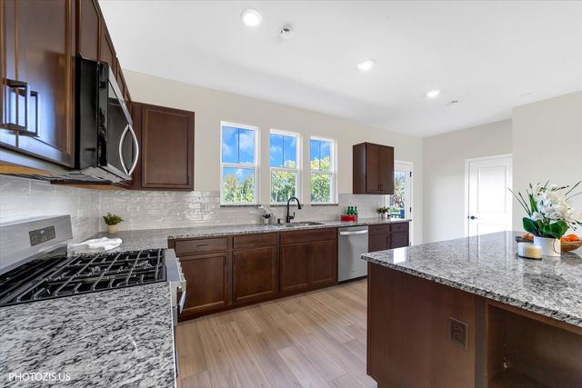 212 Mountain Interval Road 06325, Schaumburg, IL 60193