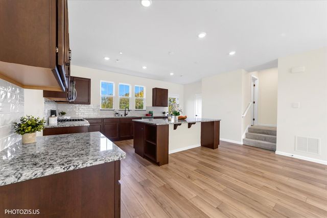 212 Mountain Interval Road 06325, Schaumburg, IL 60193