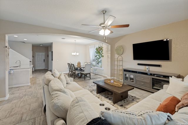 6719 HIBISCUS FLS, San Antonio, TX 78218